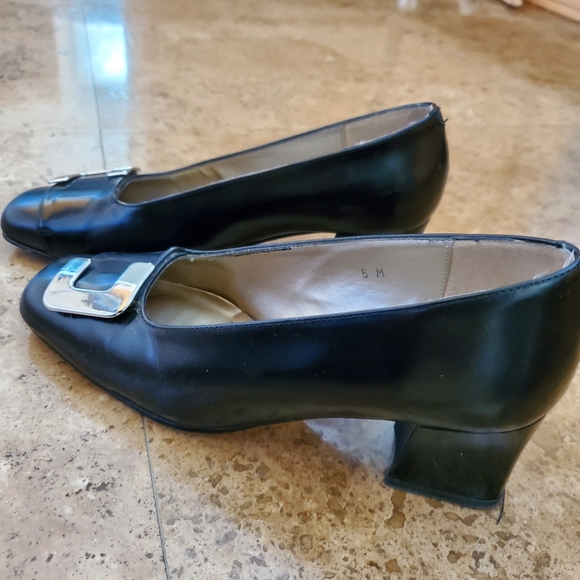 Jones New York Heels | Black Leather Pumps | Size 5 - Picture 4 of 11